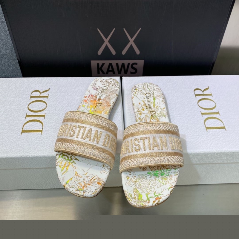 ch**an D*or slippers